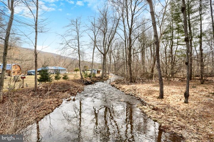 Property Photo:  10 Spruce Tree Lane  PA 17040 