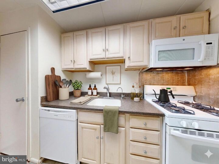 Property Photo:  2629 Fort Farnsworth Road 276  VA 22303 