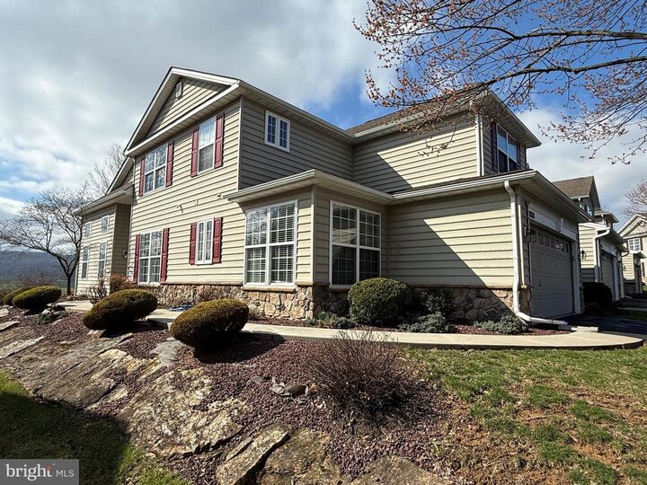 Property Photo:  901 Ridgeview Drive  PA 19543 