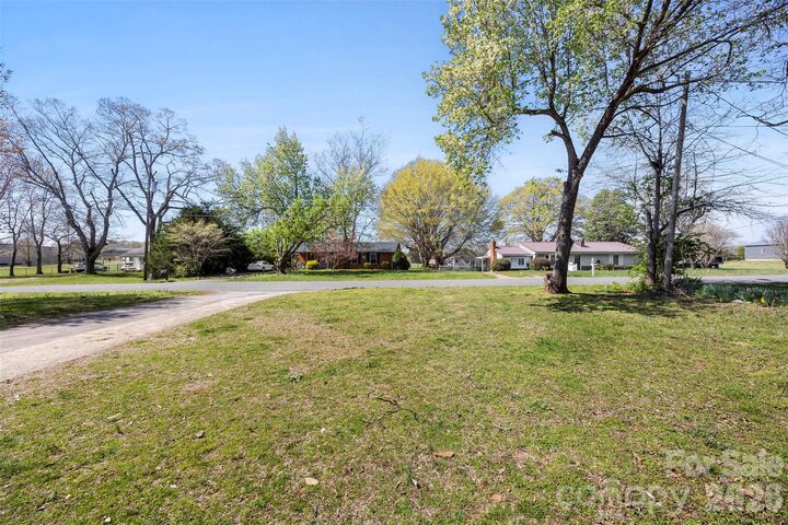 Property Photo:  114 Sunrise Circle  NC 28150 