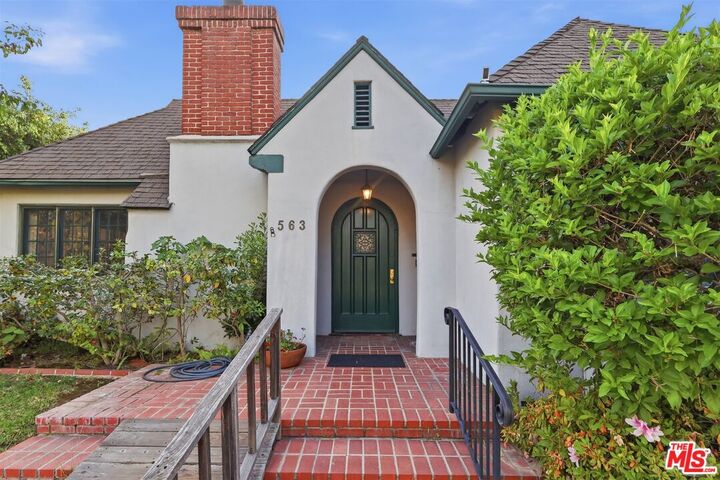 Property Photo:  563 Wilcox Ave  CA 90004 