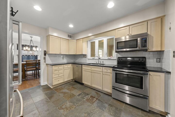 Property Photo: 2630 Brandon Road OH 43221