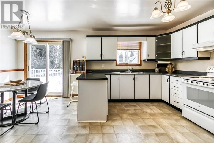 Photo de la propriété:  139 Copper Street  ON P3E 2C4 
