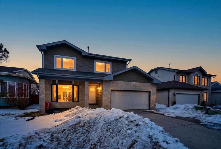 Property Photo:  14 Ralston Crescent  MB R2N 3R3 