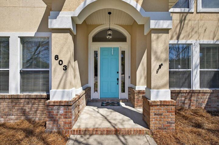 Property Photo:  603 Buckeye Court  FL 32578 