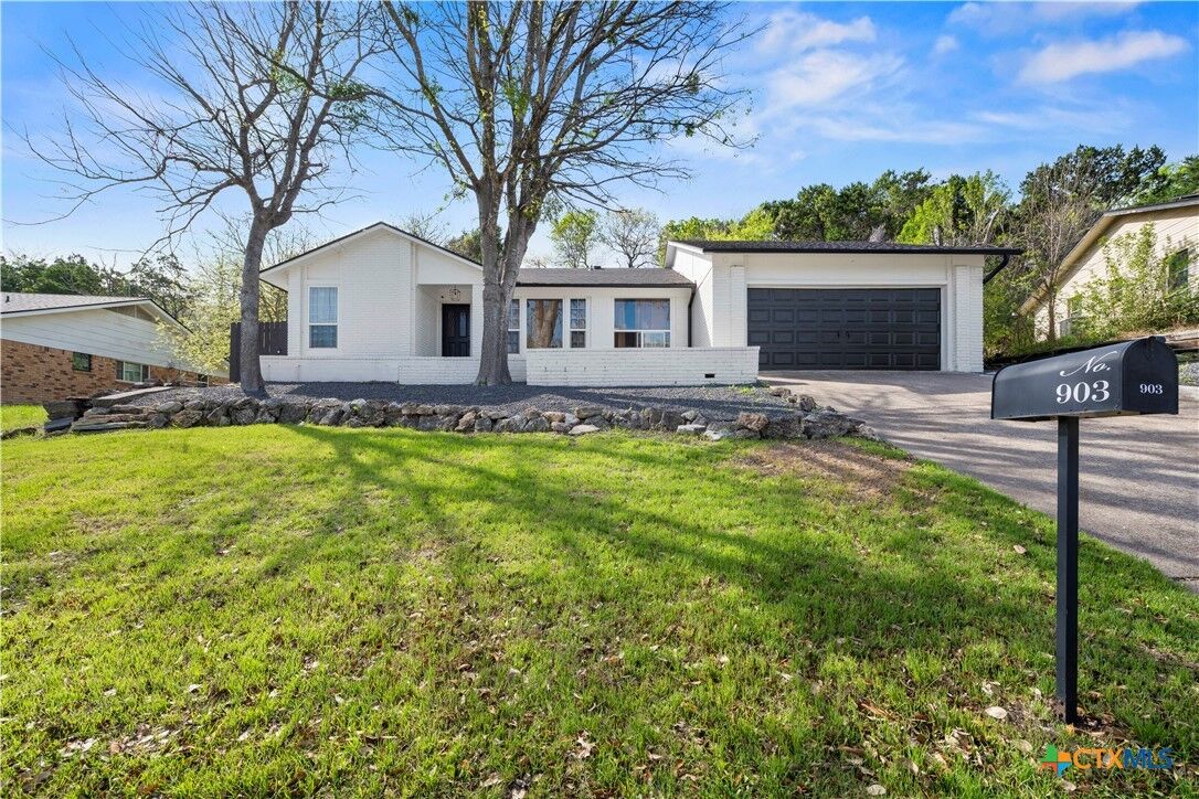 Property Photo:  903 Cliffside Drive  TX 76548 