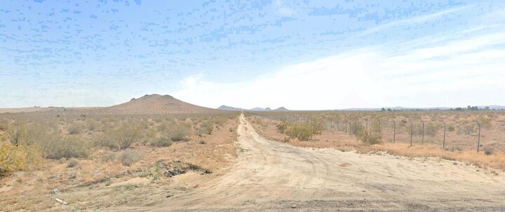 Property Photo:  201 E Laguna Ave  CA 93501 