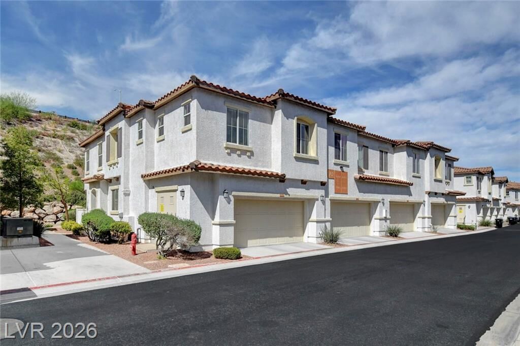 Property Photo: 1525 Spiced Wine Avenue 10101 NV 89074