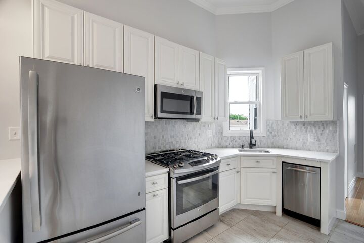 Property Photo: 132 Lincoln St # 6 (R) NJ 07307