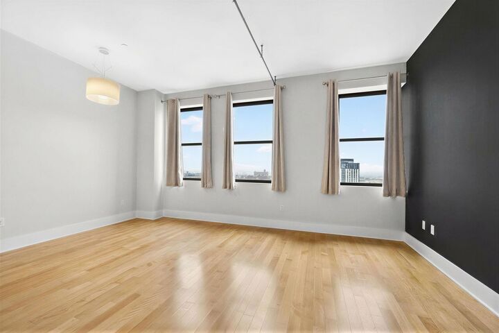 Property Photo:  4 Beacon Way 1007  NJ 07304 