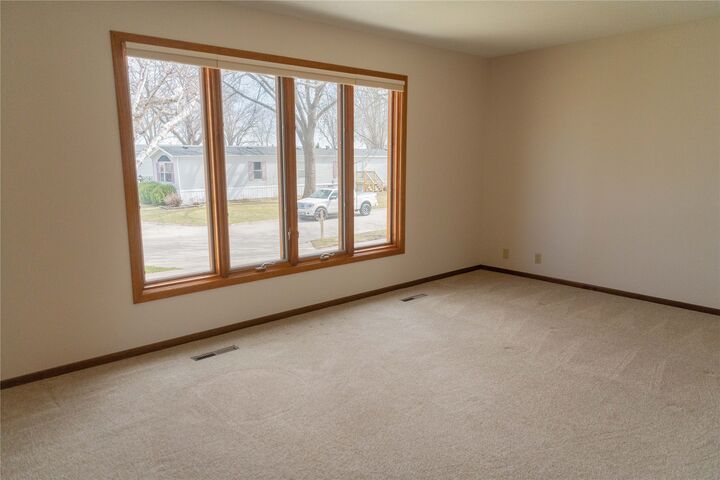Property Photo:  201 E 15th Street  IA 50219 