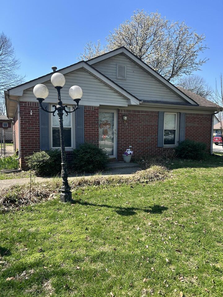 Property Photo:  201 Turf Court  KY 40601 