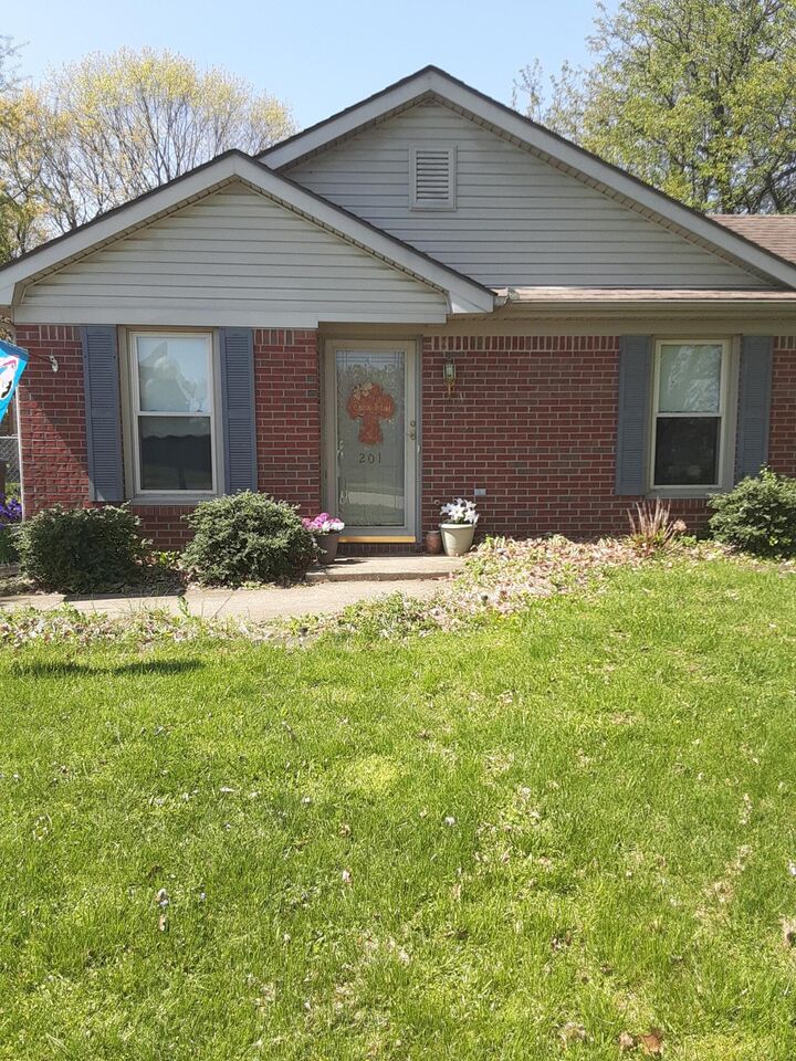 Property Photo: 201 Turf Court KY 40601