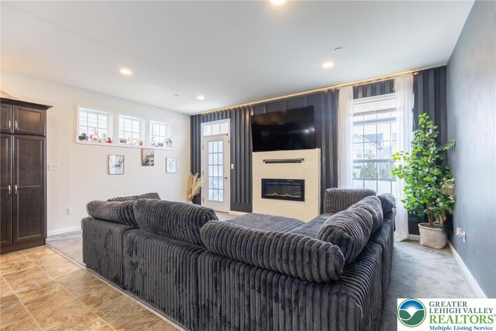 Property Photo:  3191 W Huntington Lane  PA 18040 