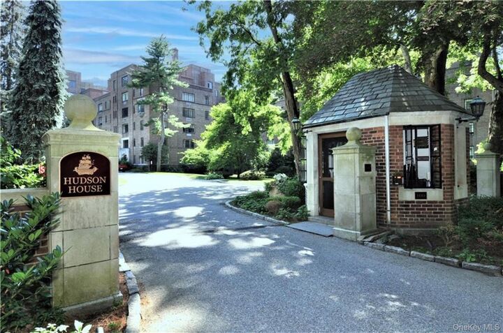 Property Photo:  100 Ardsley Avenue W 5G  NY 10533 