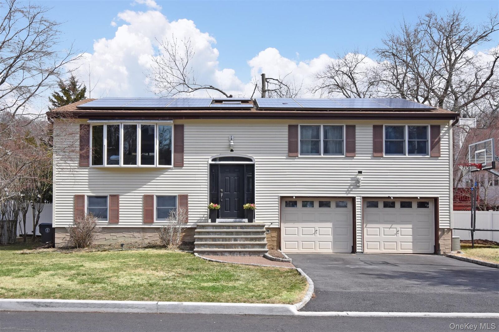 Property Photo:  4 Willow Lane  NY 10533 