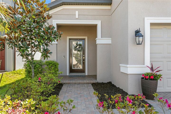 Property Photo:  10813 Windswept Garden Way  FL 33647 