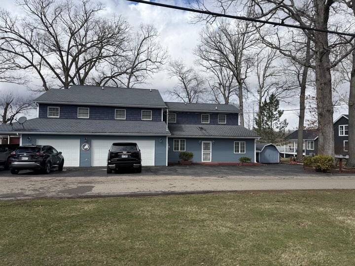 Property Photo:  2454 Oakwood Drive  MI 49242 