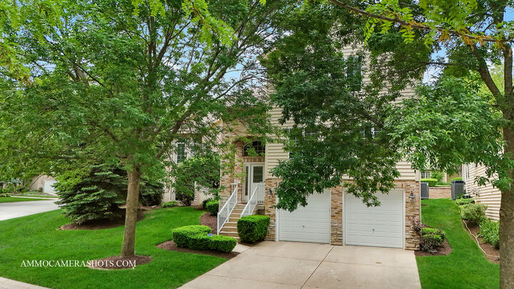 Property Photo:  740 Manor Hill Place  IL 60554 