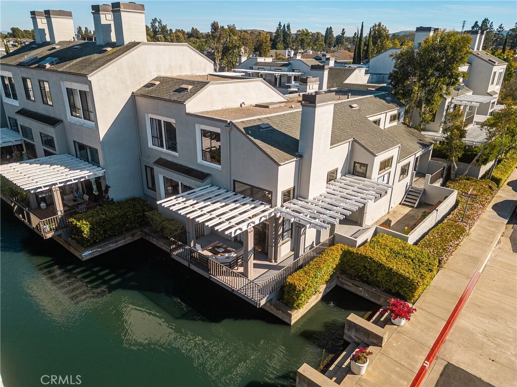 Property Photo:  19 Waterway 9  CA 92614 