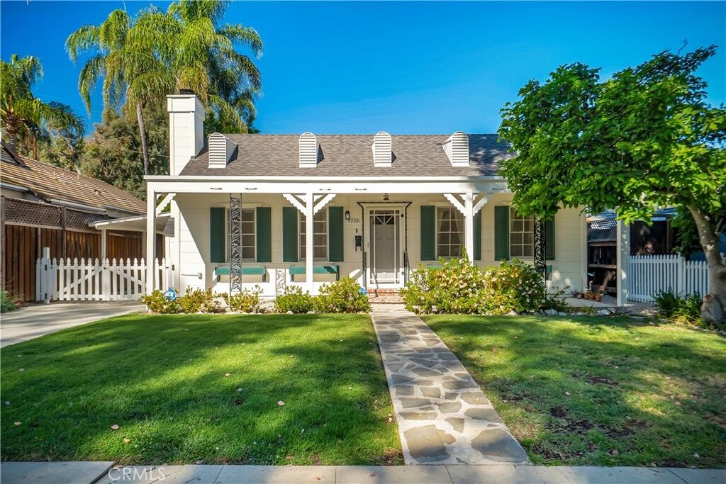 Property Photo:  5239 Comercio Avenue  CA 91364 