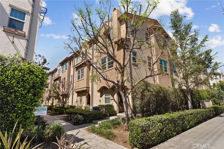 Property Photo:  14104 W Birch Lane  CA 91405 