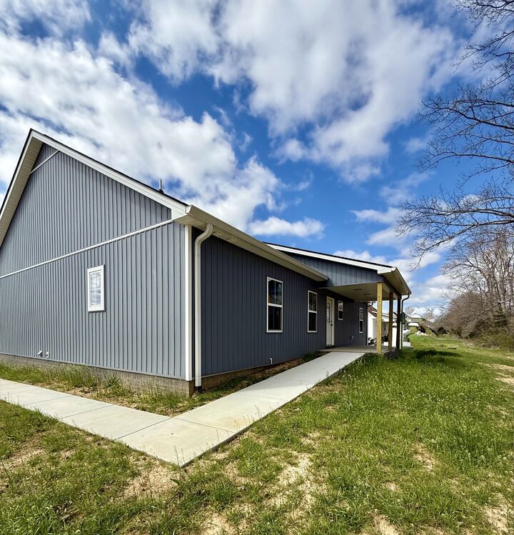 Property Photo: 306 Cassie Dr TN 37083