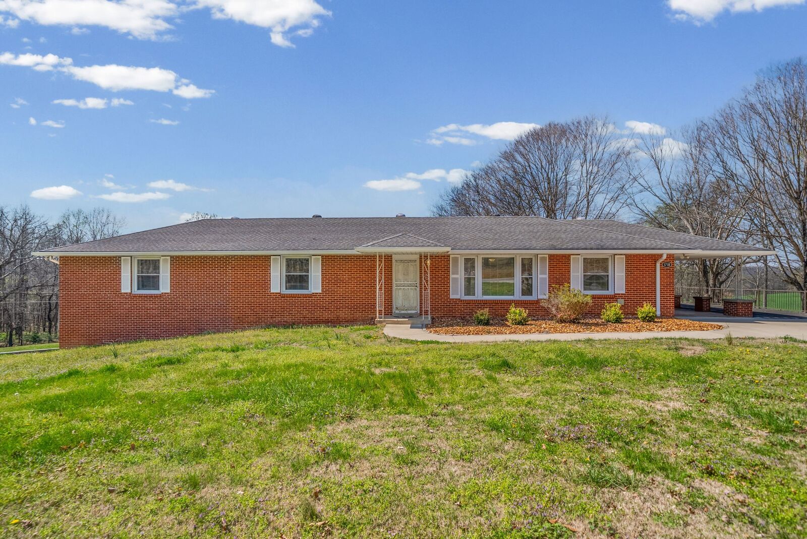 Property Photo: 1718 Seven Mile Ferry Rd TN 37040