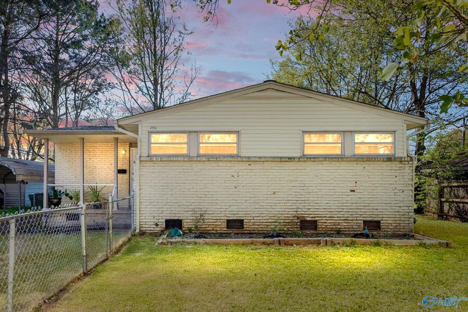 Property Photo:  2916 Holiday Drive SW  AL 35805 