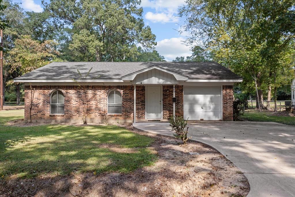 Property Photo: 602 Nathan TX 74904