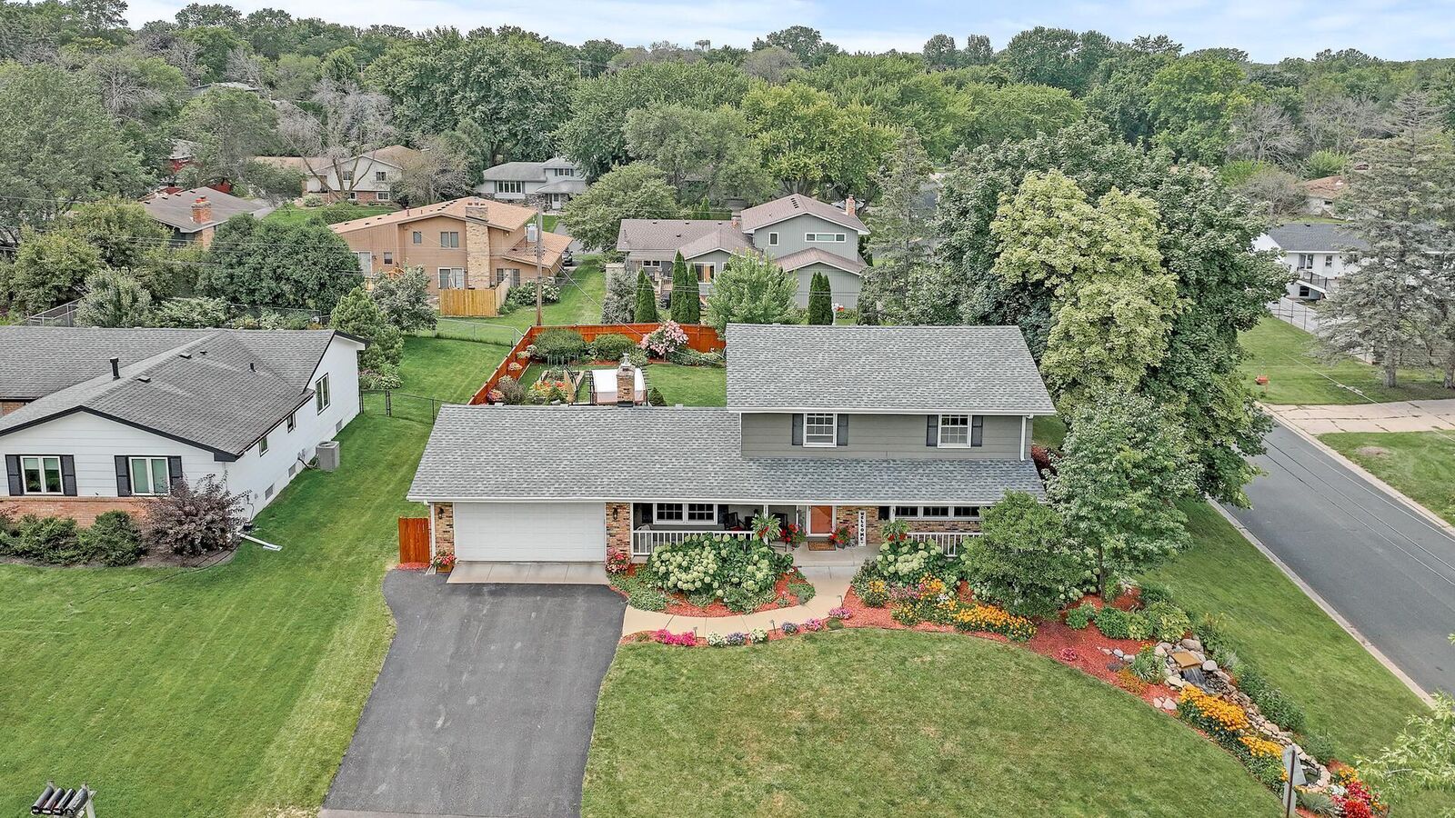 Property Photo:  4425 Decatur Avenue N  MN 55428 