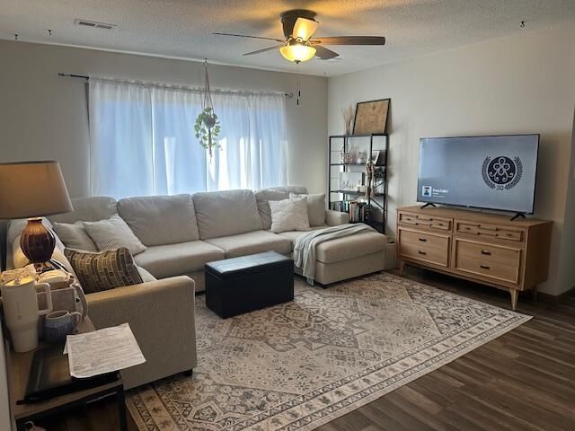 Property Photo:  947 20th Street NW  MN 56601 