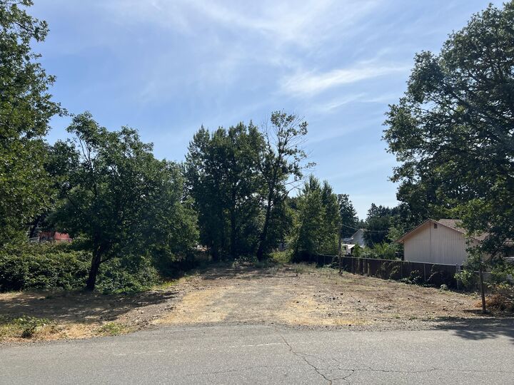 Property Photo:  127 S Kerby Avenue  OR 97523 