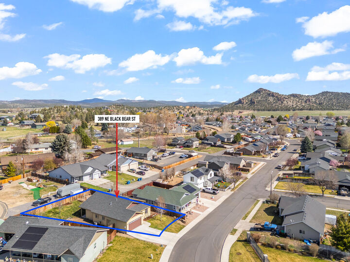 Property Photo:  389 NE Black Bear Street  OR 97754 