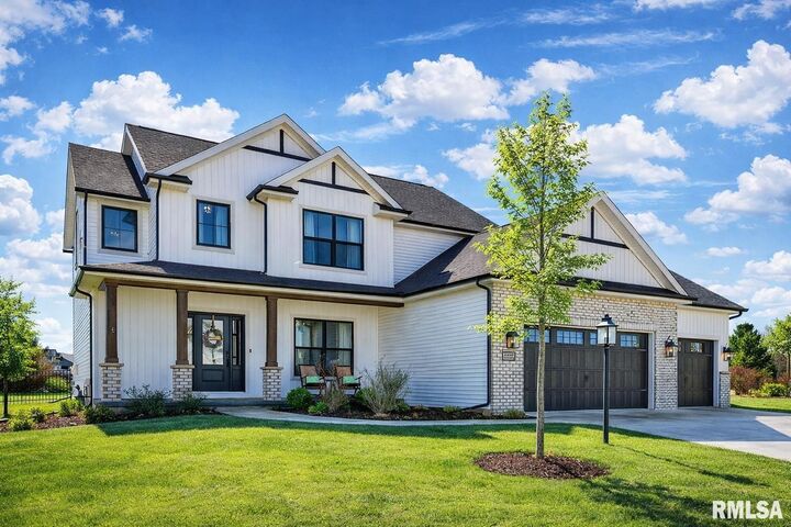 Property Photo: 3000 W Saddle Creek Drive IL 61525