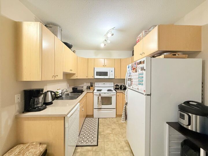 Property Photo:  200 Lougheed Drive 1208  AB T9K 2W3 