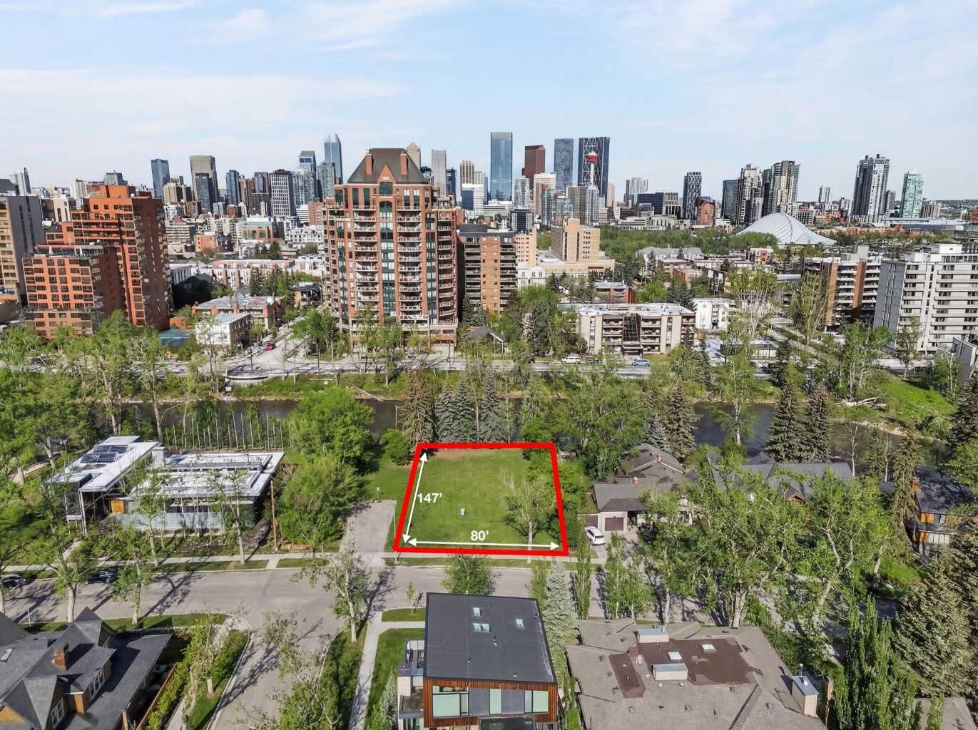 Property Photo:  220 Roxboro Road SW  AB T2S 0R3 