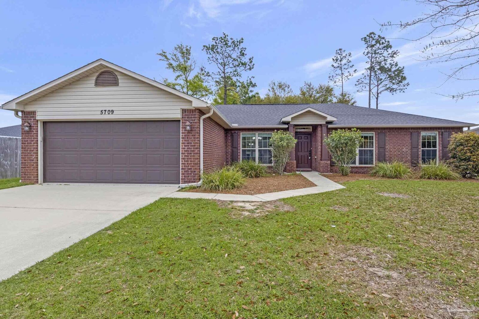 Property Photo: 5709 Mill Stream Way FL 32571