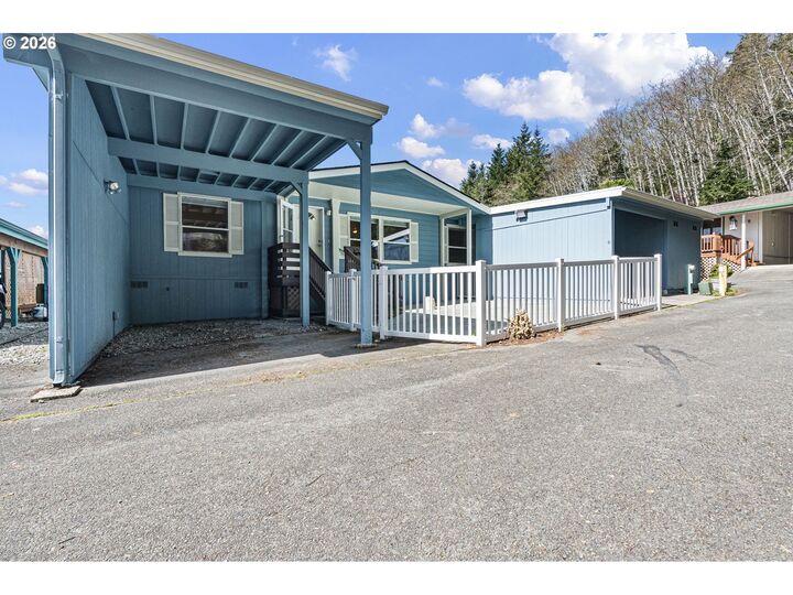 Property Photo: 98041 Hallway Rd 41 OR 97415