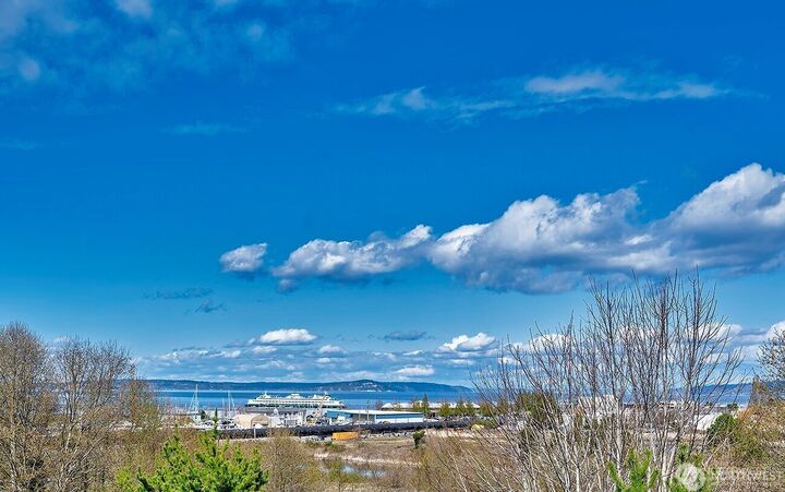 Property Photo:  61  Pine Street 216  WA 98020 