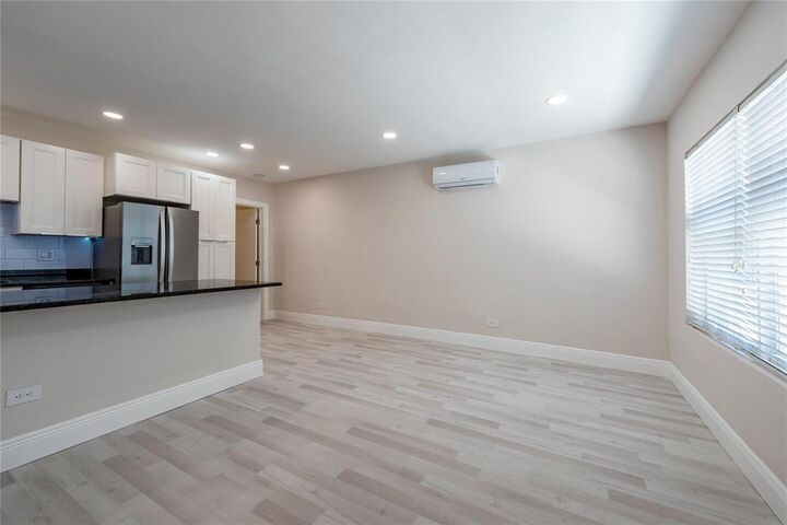 Property Photo:  628 NE 8th Avenue 2  FL 33304 