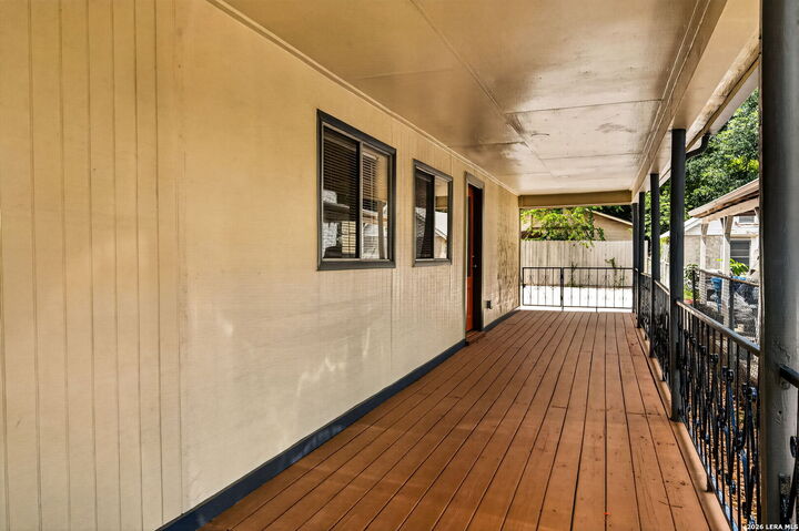 Property Photo:  631 E Mistletoe  TX 78212 