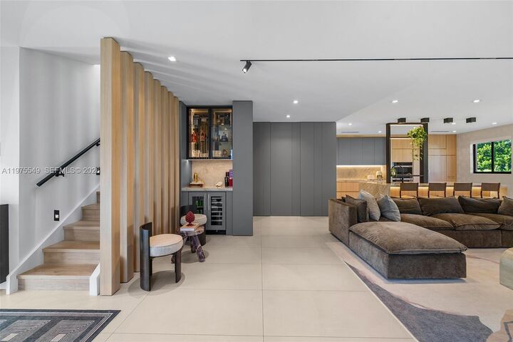 Property Photo:  1077 Golden Cane Dr  FL 33327 