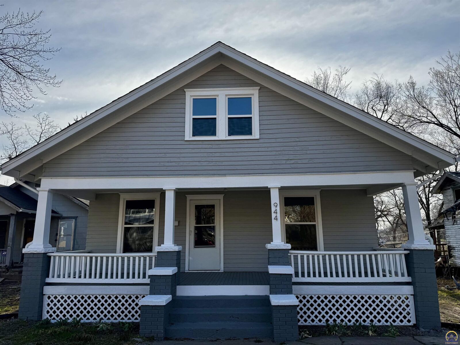 Property Photo: 944 SW Jewell Ave KS 66606