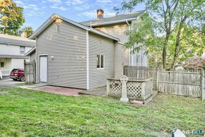 Property Photo:  25 Pleasant Street  CT 06401 