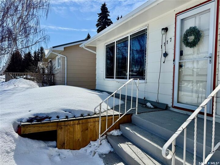 Property Photo:  1117 10th Street  SK S0K 2A0 