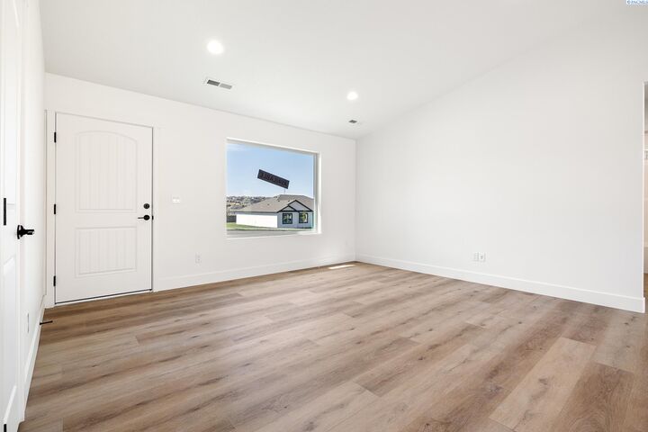 Property Photo:  6562 W 30th Pl  WA 99338 