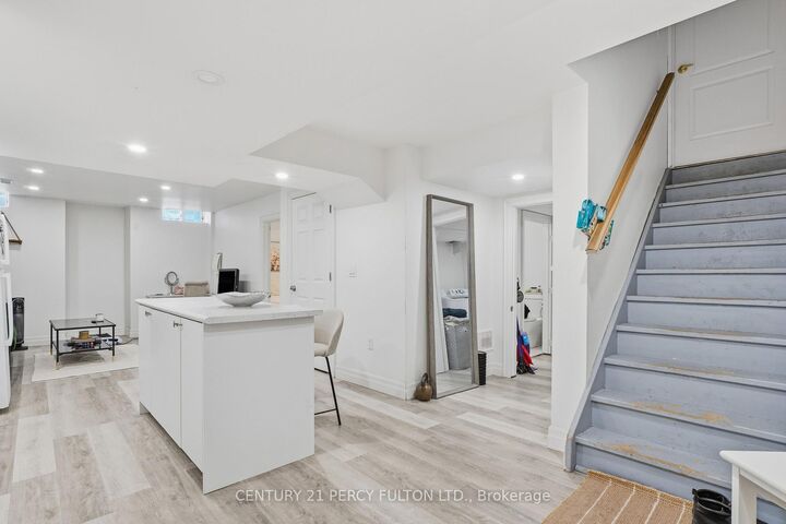 Property Photo: 907 Oaktree Crescent Basement ON L3X 2Z1