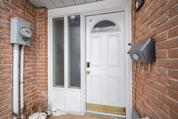 Property Photo: 150 Enderby Crescent 150 ON L6T 4C7