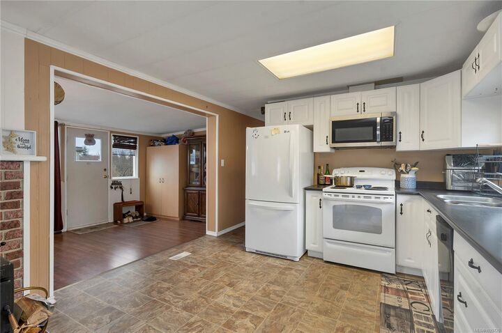 Property Photo: 951 Homewood Rd #81 BC V9W 3N7